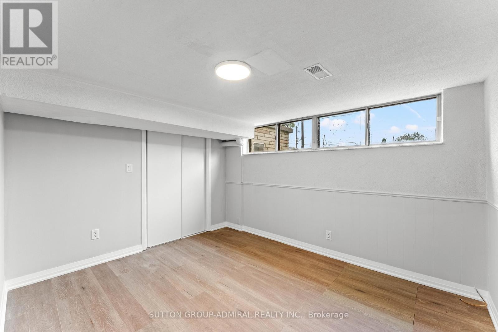 












21 PURCHASE PLACE

,
Toronto (Glenfield-Jane Heights),




Ontario
M3L1T9

