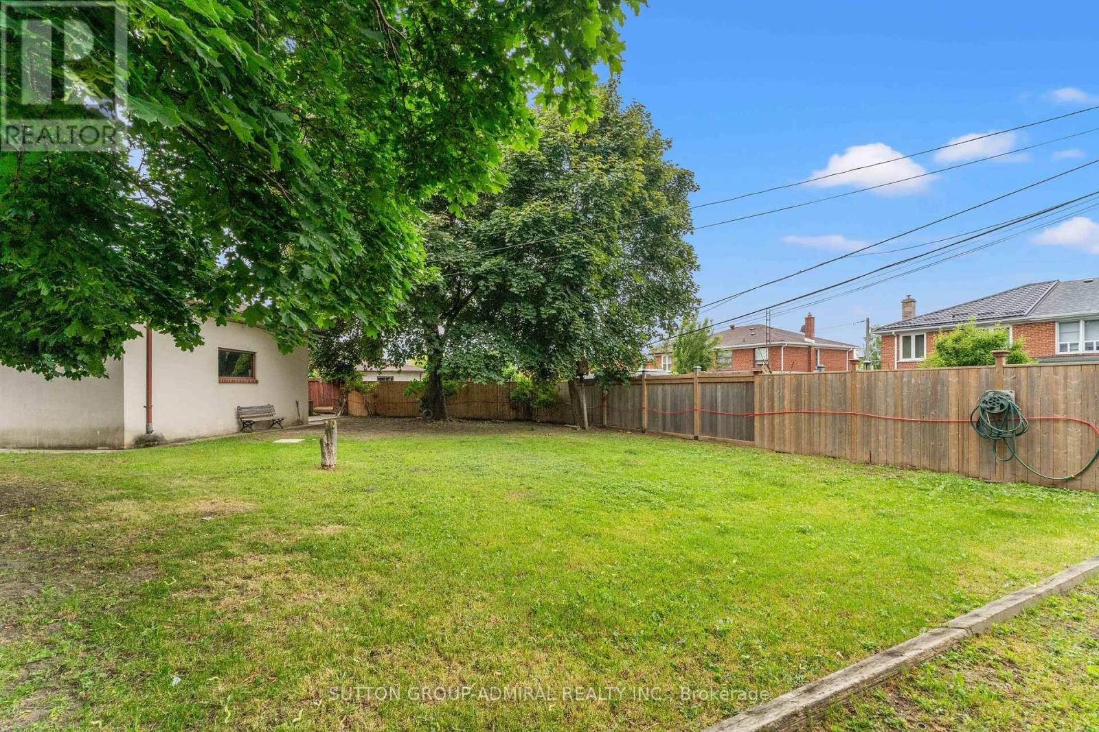 












21 PURCHASE PLACE

,
Toronto (Glenfield-Jane Heights),




Ontario
M3L1T9

