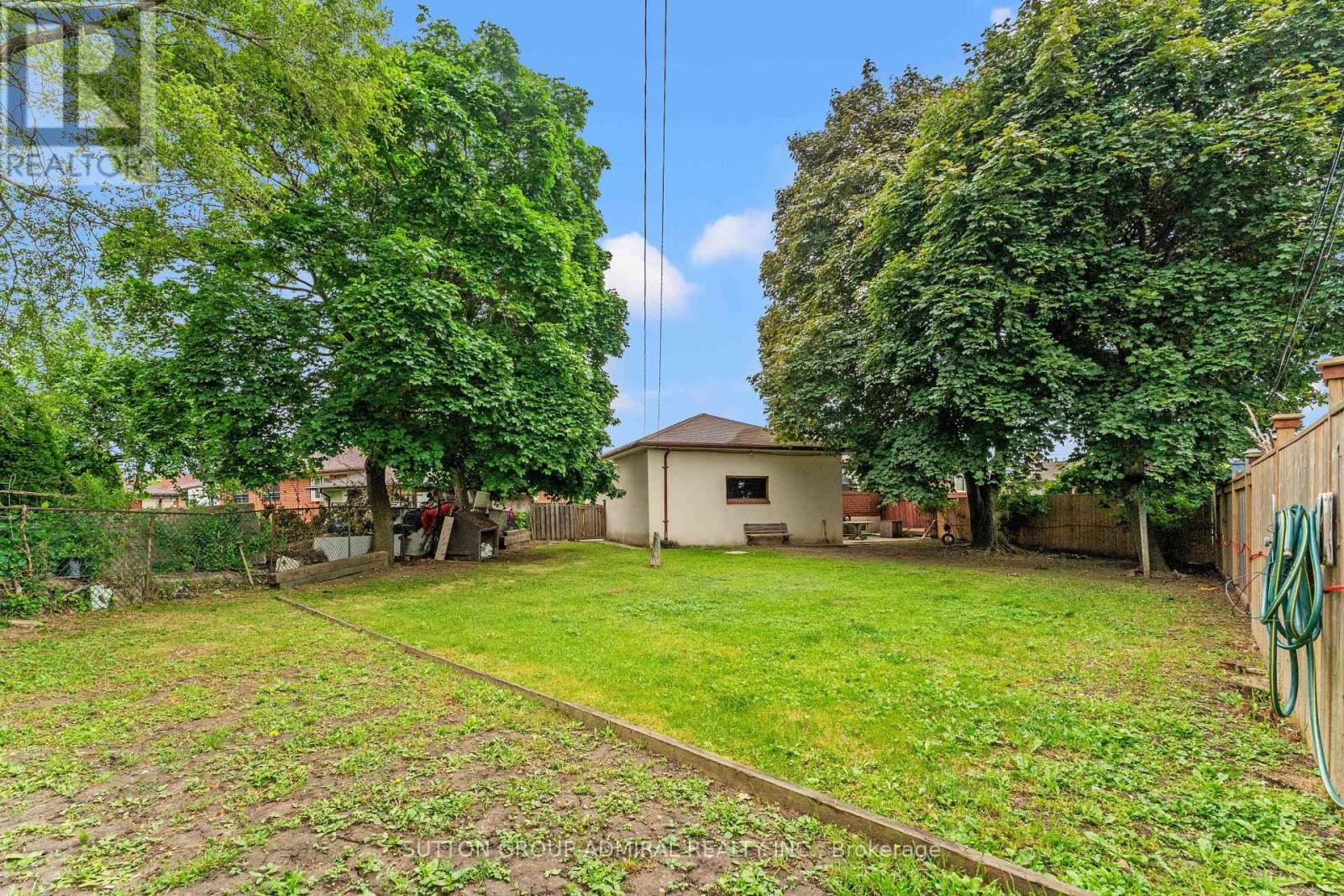 












21 PURCHASE PLACE

,
Toronto (Glenfield-Jane Heights),




Ontario
M3L1T9

