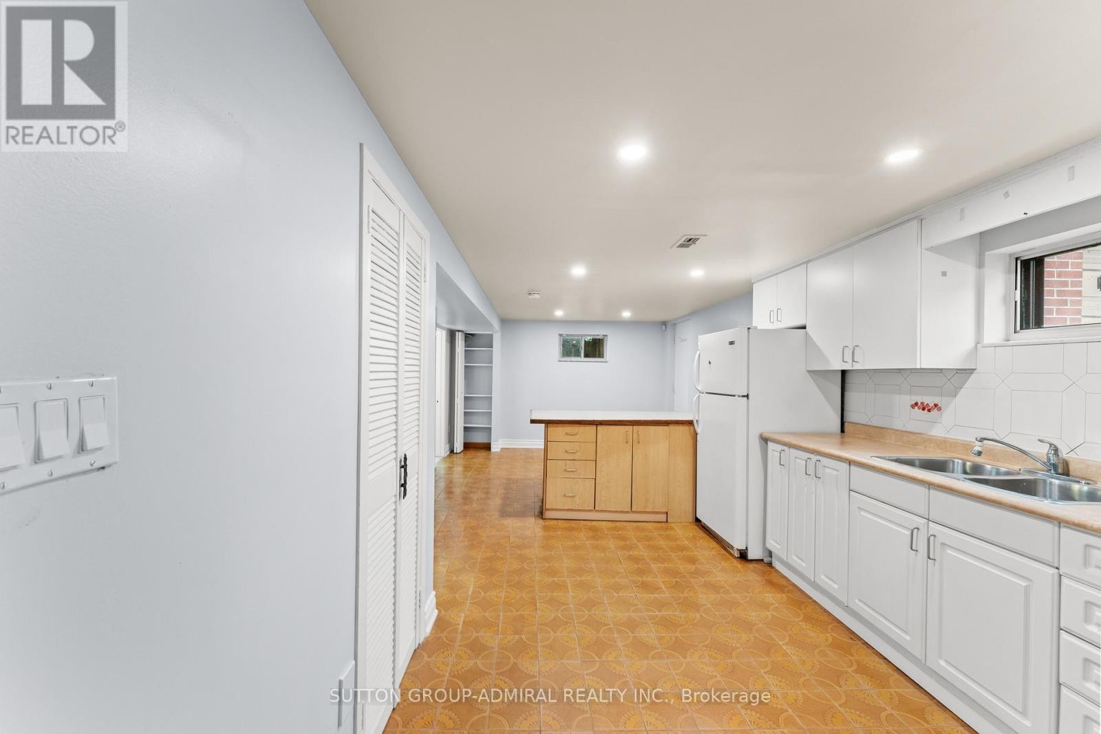 












21 PURCHASE PLACE

,
Toronto (Glenfield-Jane Heights),




Ontario
M3L1T9

