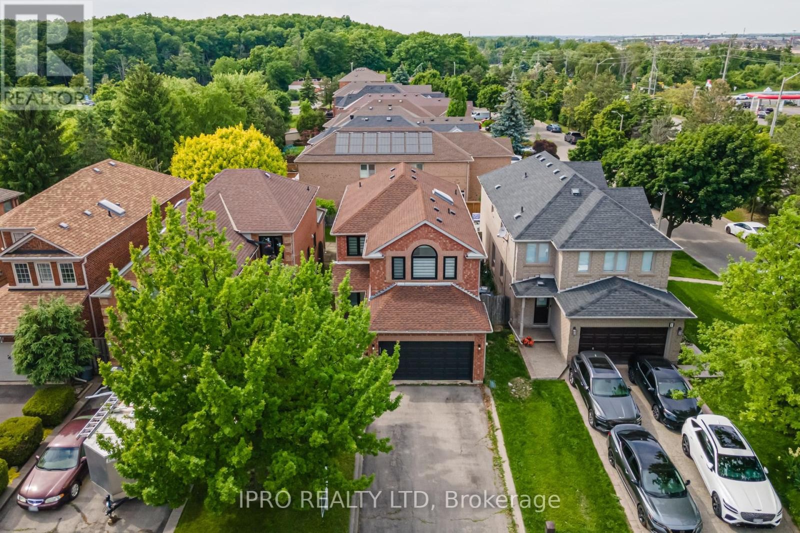 












3 FORESTGROVE CIRCLE

,
Brampton (Heart Lake East),




Ontario
L6Z4T2

