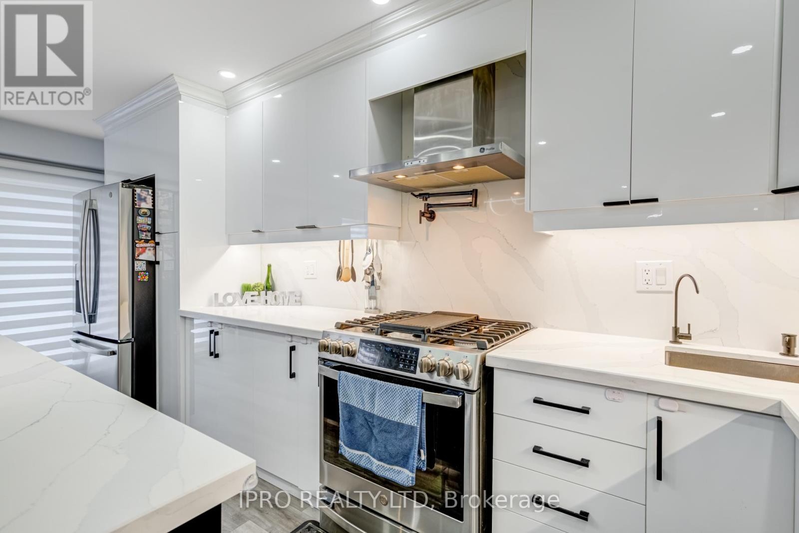 












3 FORESTGROVE CIRCLE

,
Brampton (Heart Lake East),




Ontario
L6Z4T2

