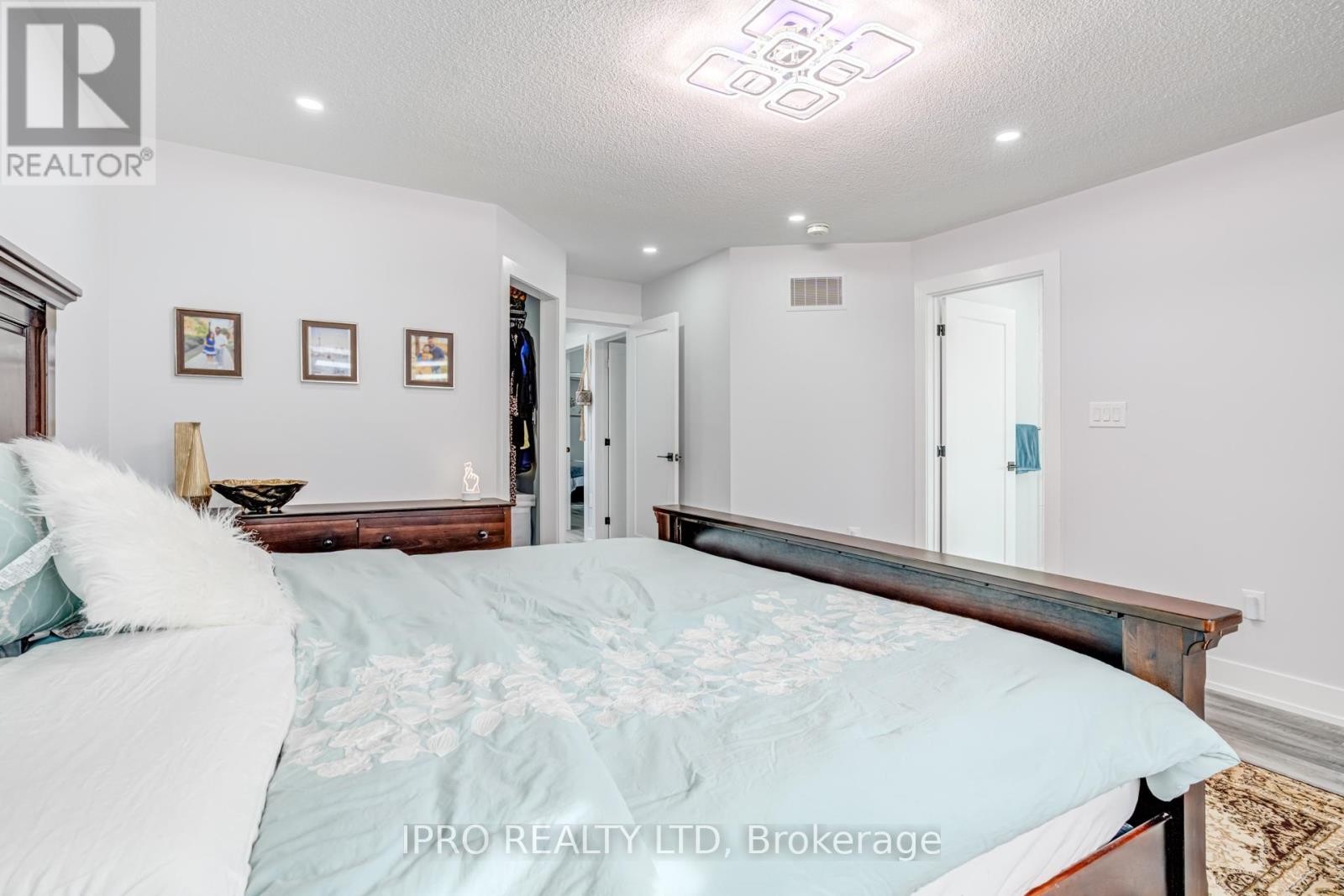 












3 FORESTGROVE CIRCLE

,
Brampton (Heart Lake East),




Ontario
L6Z4T2

