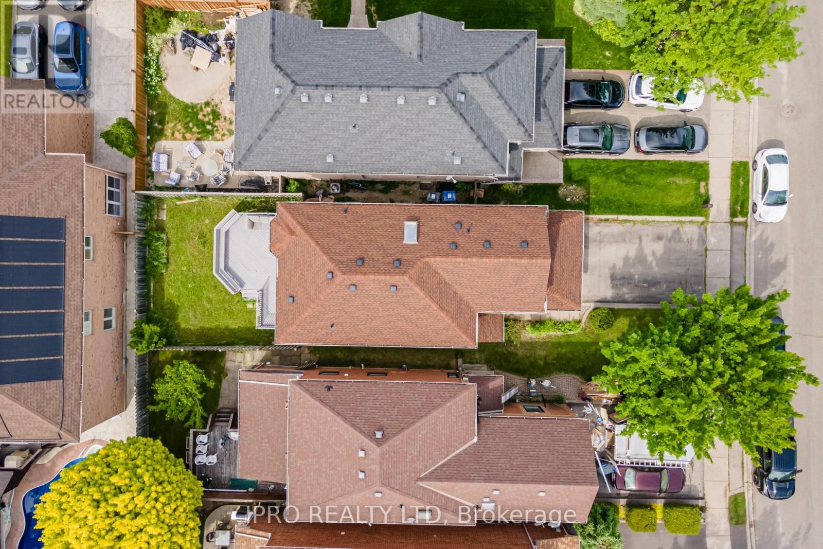 












3 FORESTGROVE CIRCLE

,
Brampton (Heart Lake East),




Ontario
L6Z4T2

