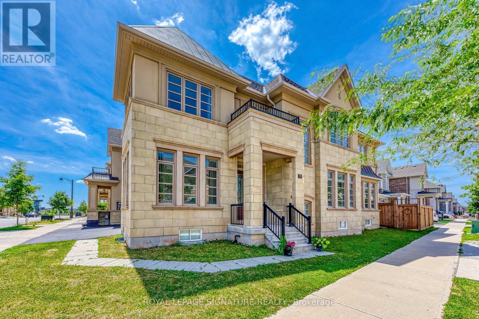 












98 CARNEGIE DRIVE

,
Oakville (GO Glenorchy),




Ontario
L6H0V4

