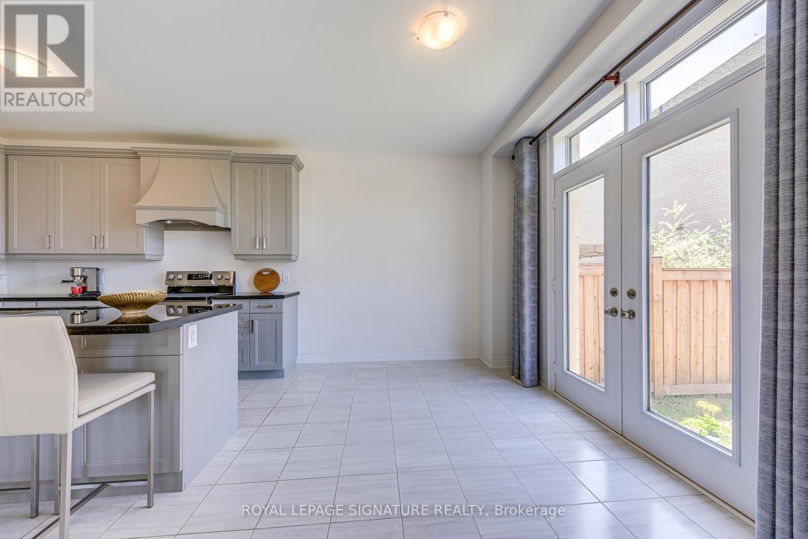 












98 CARNEGIE DRIVE

,
Oakville (GO Glenorchy),




Ontario
L6H0V4

