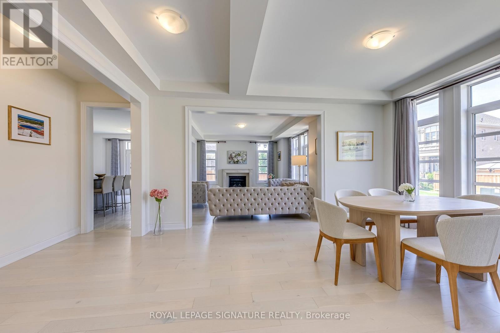 












98 CARNEGIE DRIVE

,
Oakville (GO Glenorchy),




Ontario
L6H0V4

