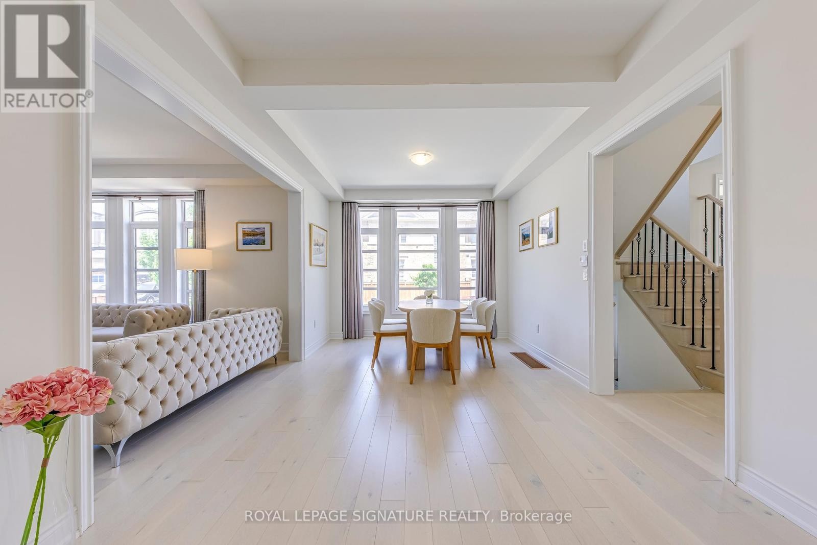 












98 CARNEGIE DRIVE

,
Oakville (GO Glenorchy),




Ontario
L6H0V4


