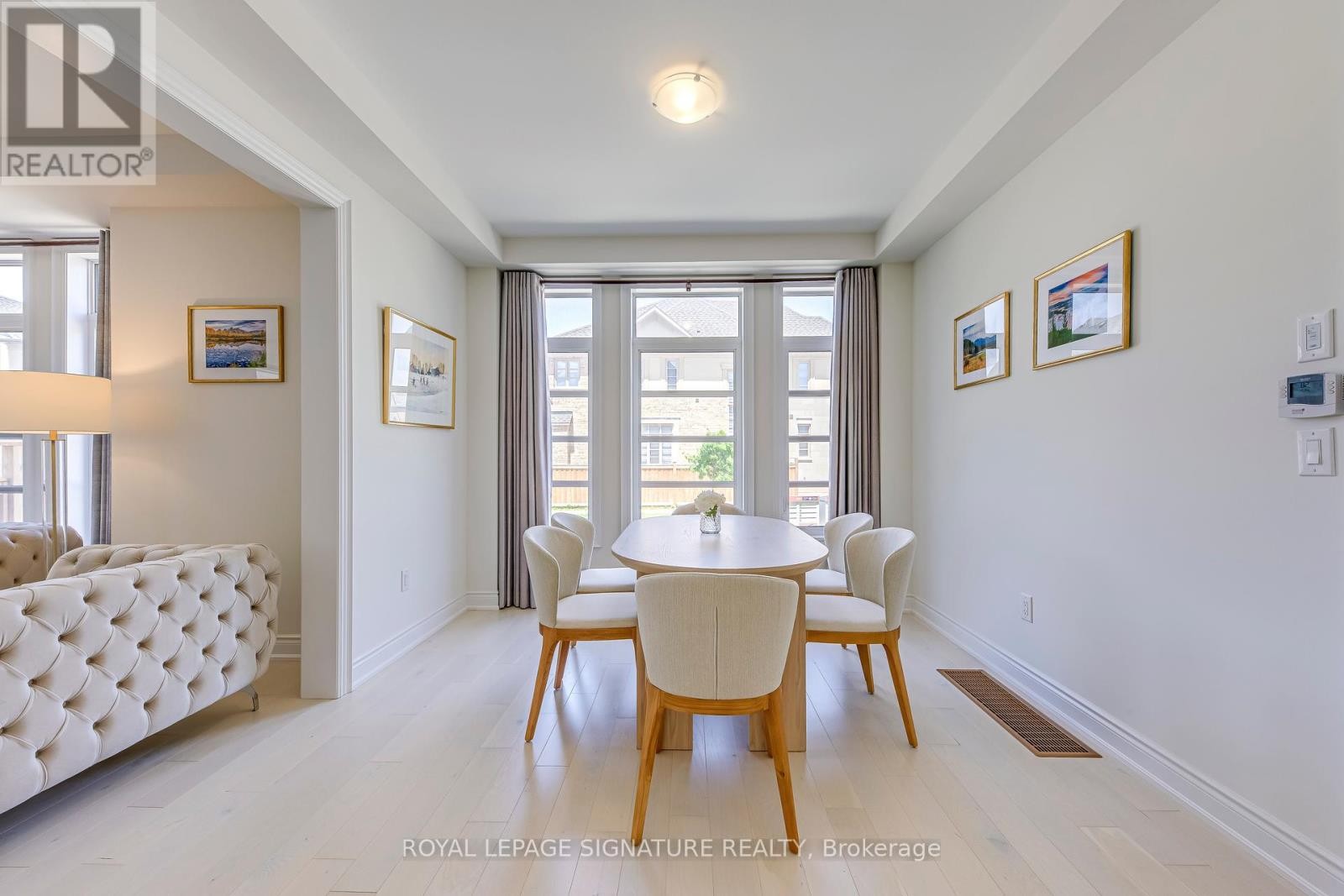 












98 CARNEGIE DRIVE

,
Oakville (GO Glenorchy),




Ontario
L6H0V4

