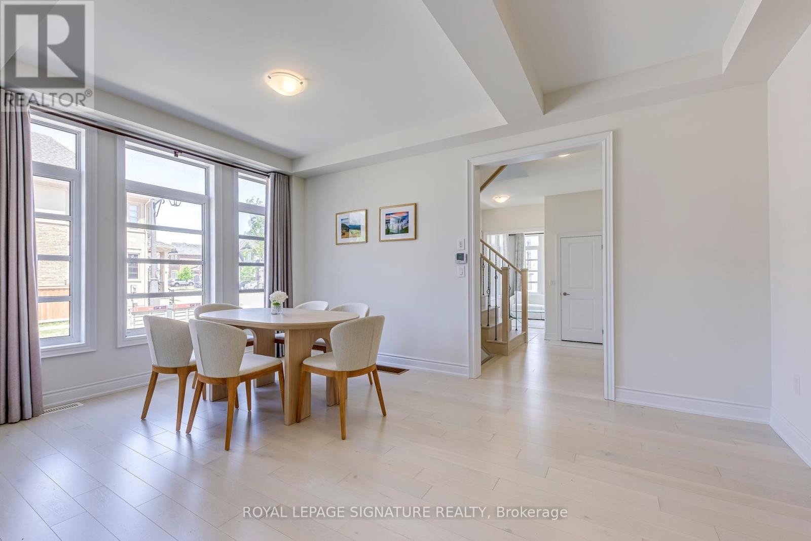 












98 CARNEGIE DRIVE

,
Oakville (GO Glenorchy),




Ontario
L6H0V4

