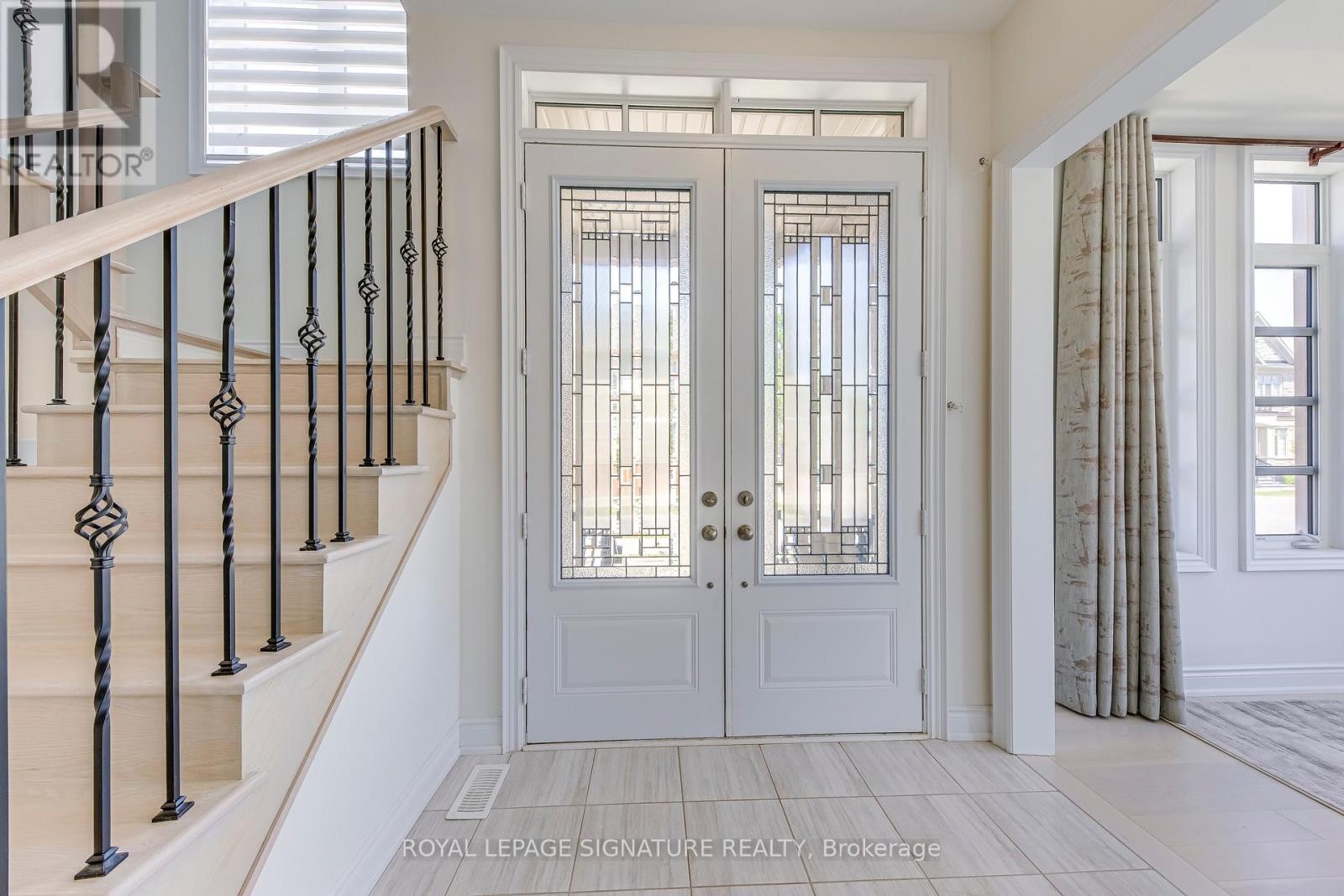 












98 CARNEGIE DRIVE

,
Oakville (GO Glenorchy),




Ontario
L6H0V4

