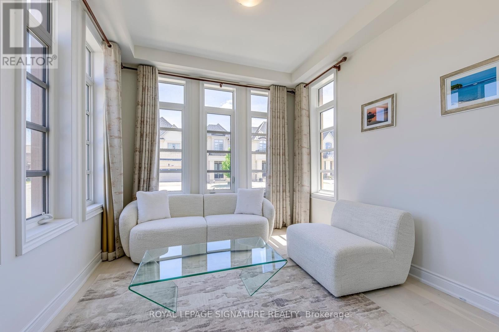 












98 CARNEGIE DRIVE

,
Oakville (GO Glenorchy),




Ontario
L6H0V4

