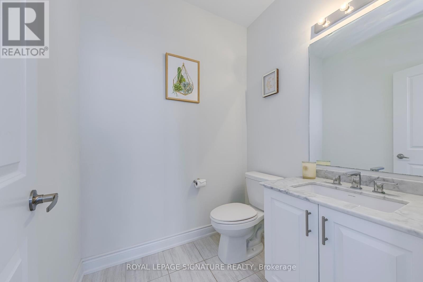 












98 CARNEGIE DRIVE

,
Oakville (GO Glenorchy),




Ontario
L6H0V4

