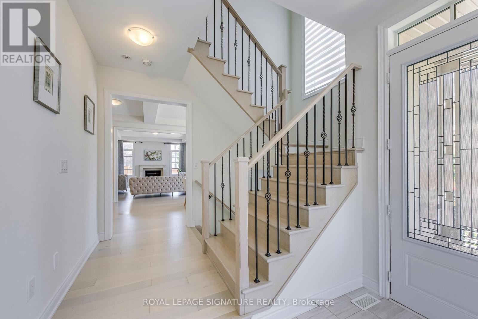 












98 CARNEGIE DRIVE

,
Oakville (GO Glenorchy),




Ontario
L6H0V4

