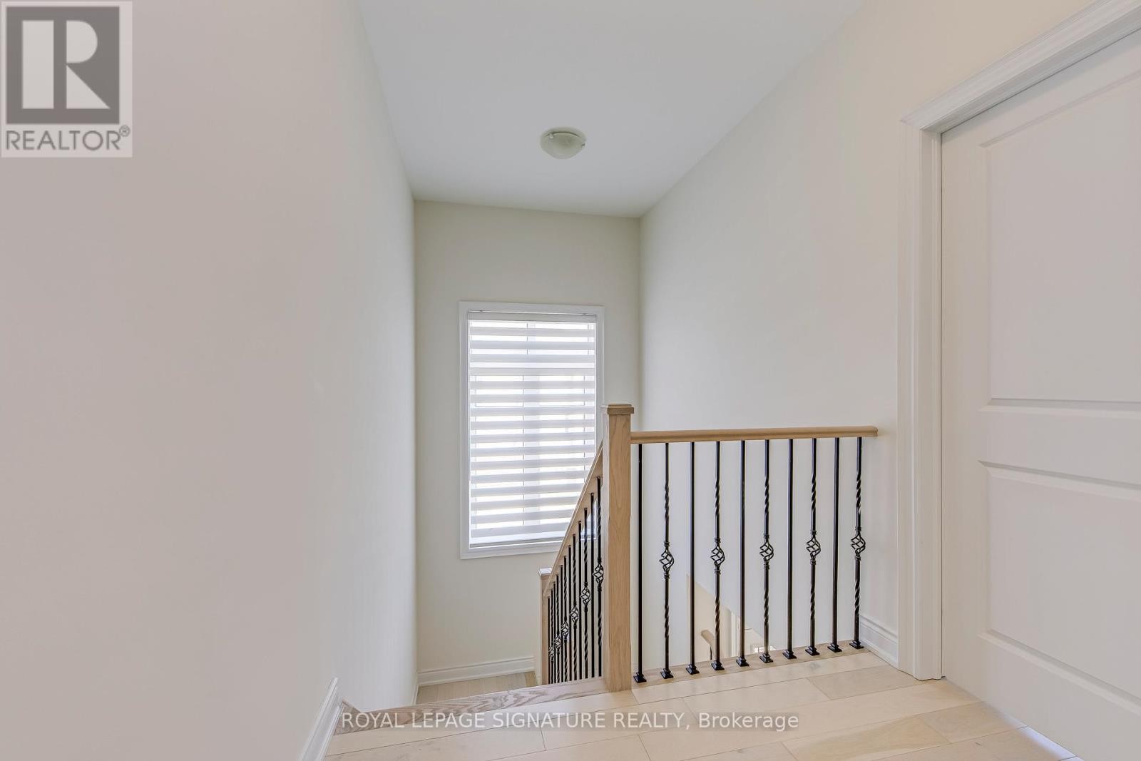 












98 CARNEGIE DRIVE

,
Oakville (GO Glenorchy),




Ontario
L6H0V4

