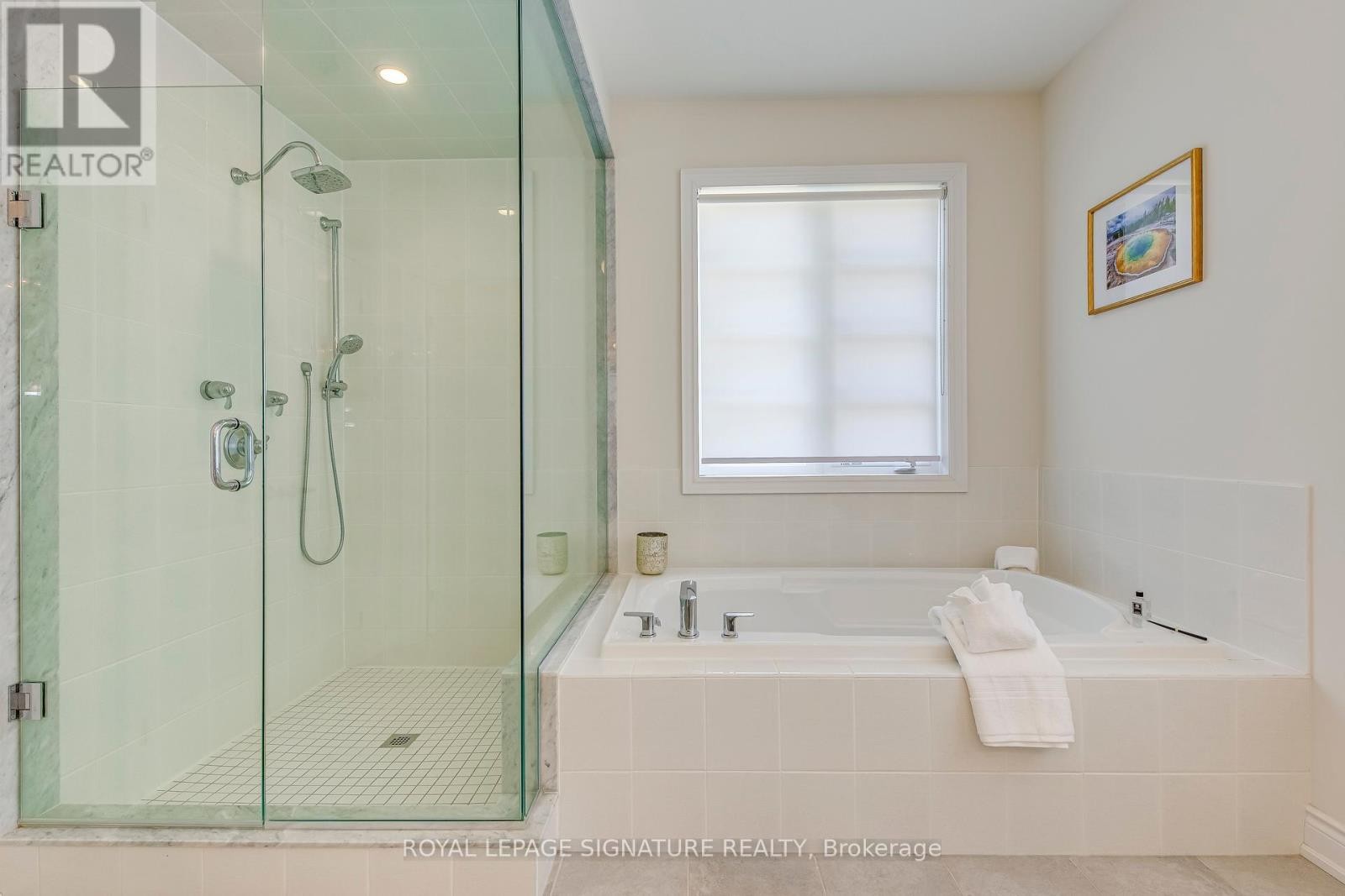 












98 CARNEGIE DRIVE

,
Oakville (GO Glenorchy),




Ontario
L6H0V4

