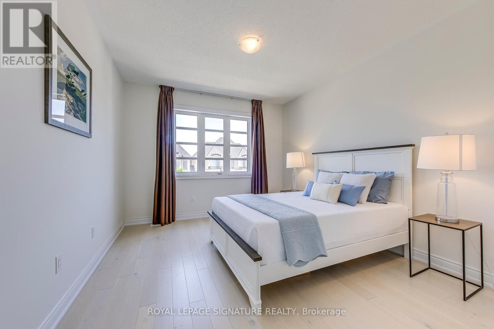 












98 CARNEGIE DRIVE

,
Oakville (GO Glenorchy),




Ontario
L6H0V4

