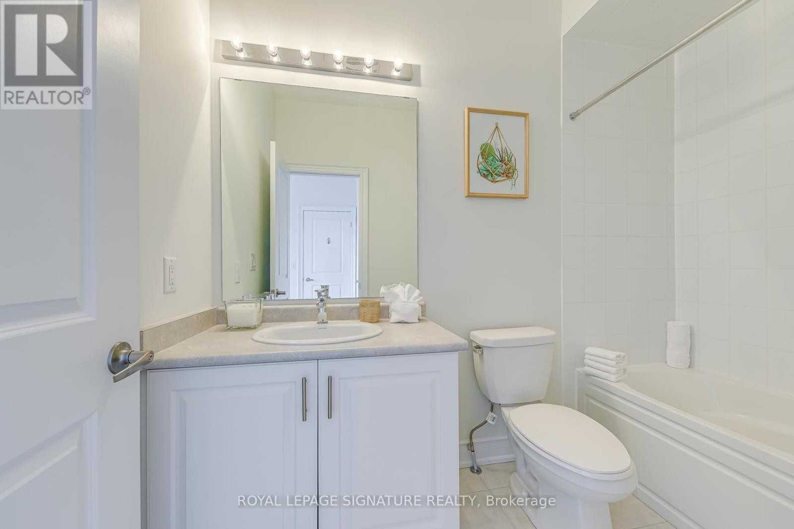 












98 CARNEGIE DRIVE

,
Oakville (GO Glenorchy),




Ontario
L6H0V4

