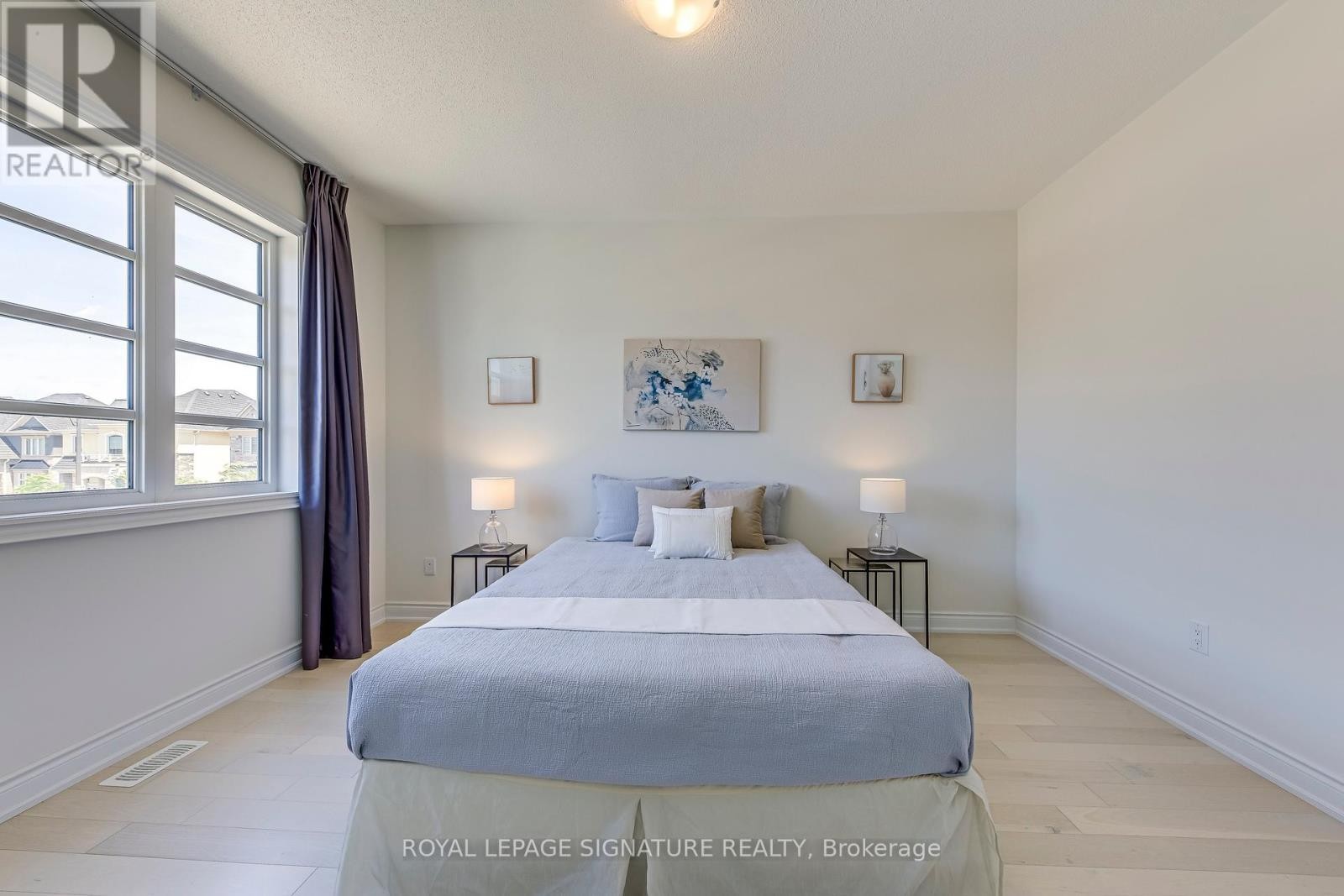












98 CARNEGIE DRIVE

,
Oakville (GO Glenorchy),




Ontario
L6H0V4

