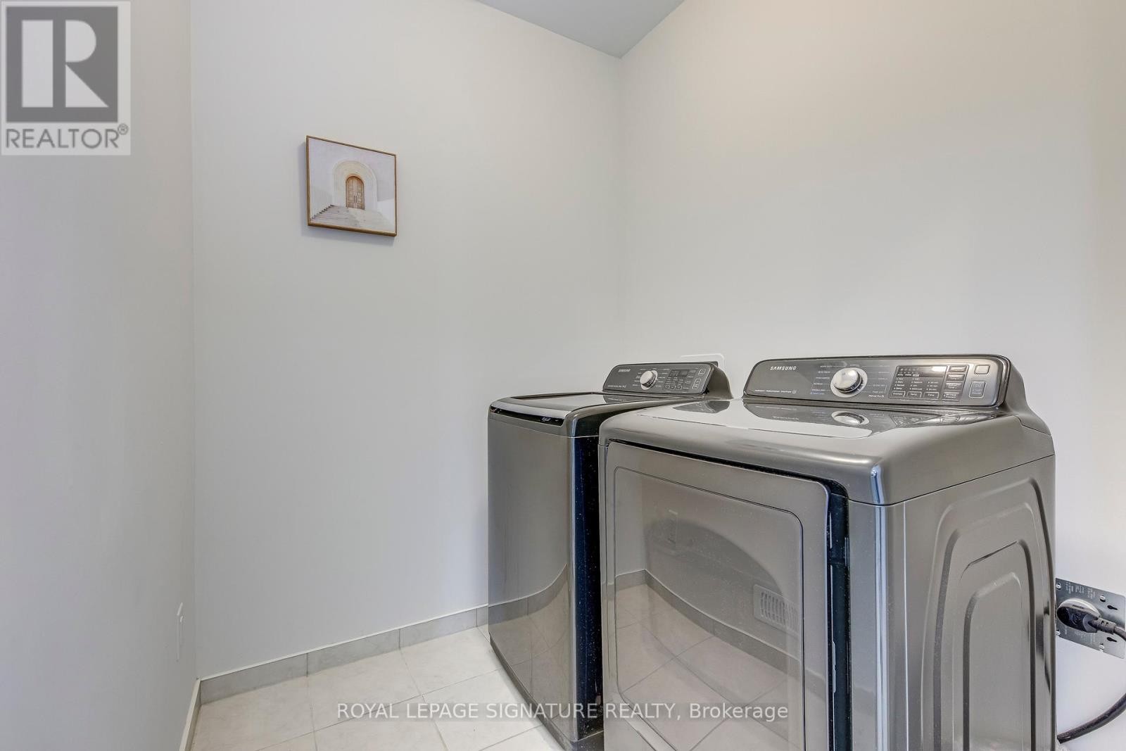 












98 CARNEGIE DRIVE

,
Oakville (GO Glenorchy),




Ontario
L6H0V4

