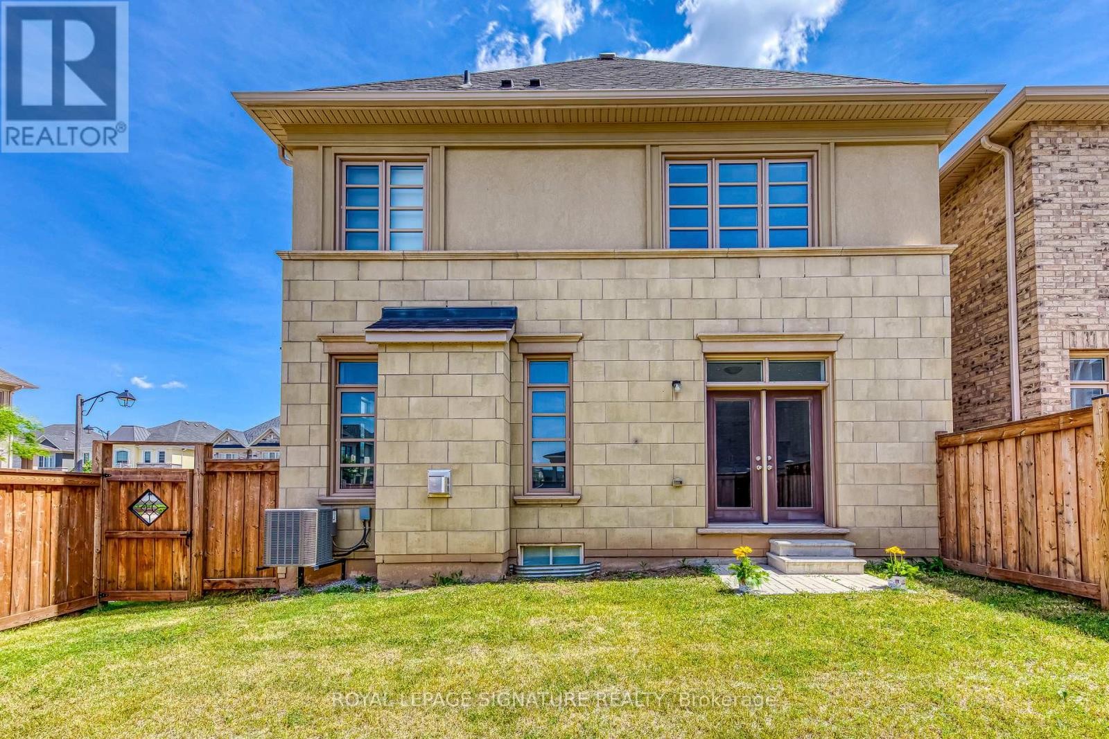 












98 CARNEGIE DRIVE

,
Oakville (GO Glenorchy),




Ontario
L6H0V4

