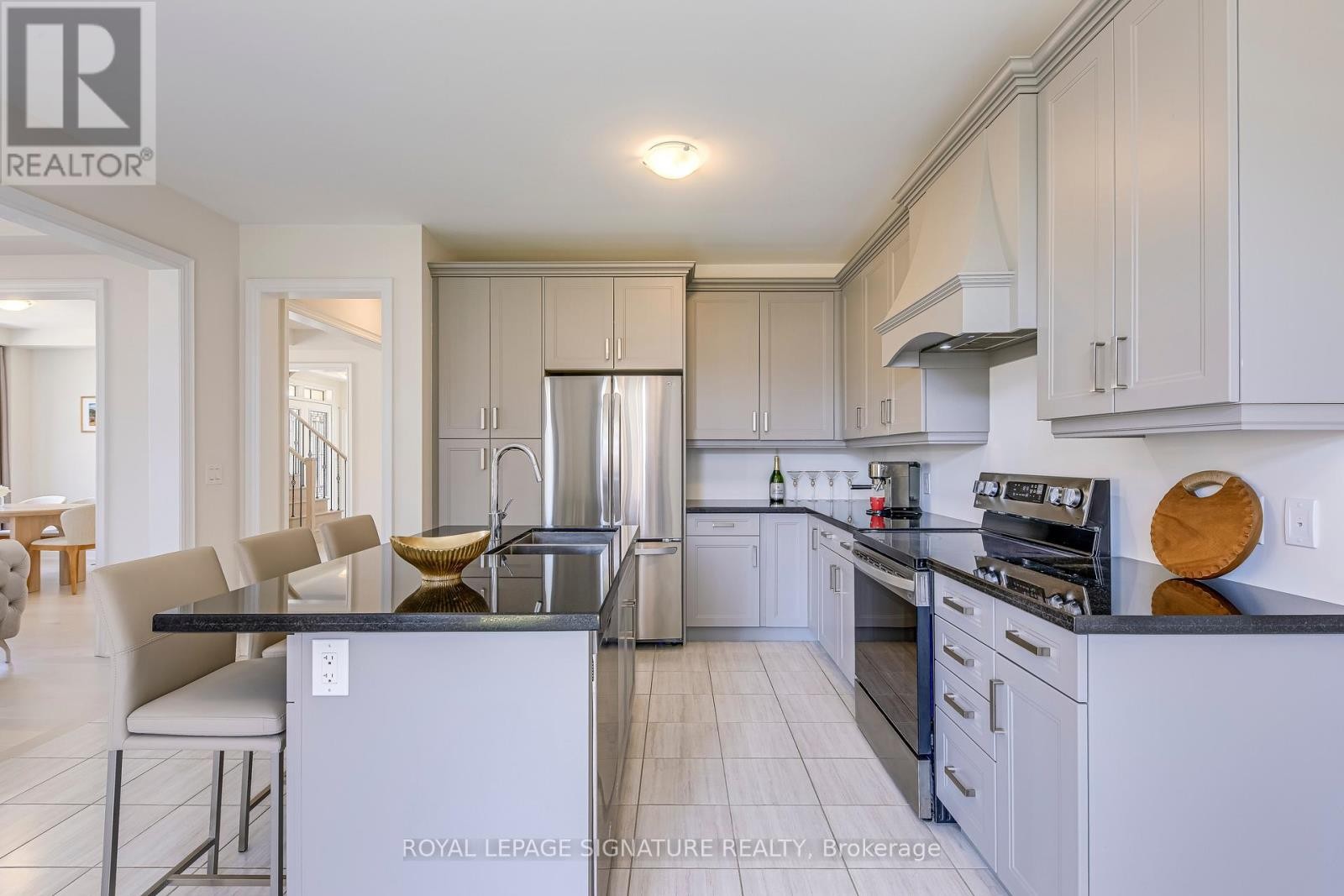 












98 CARNEGIE DRIVE

,
Oakville (GO Glenorchy),




Ontario
L6H0V4

