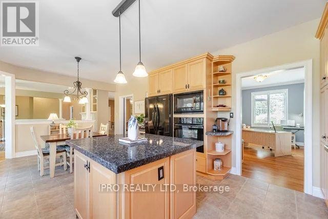












37 LINKS LANE

,
Brampton (Credit Valley),




Ontario
L6Y5H2

