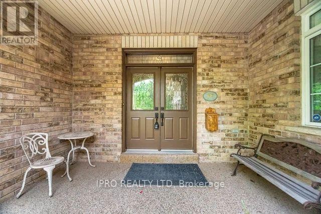 












37 LINKS LANE

,
Brampton (Credit Valley),




Ontario
L6Y5H2

