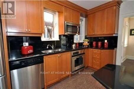 












46 JACKSON AVENUE

,
Toronto (Kingsway South),




Ontario
M8X2J4

