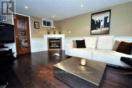 












46 JACKSON AVENUE

,
Toronto (Kingsway South),




Ontario
M8X2J4

