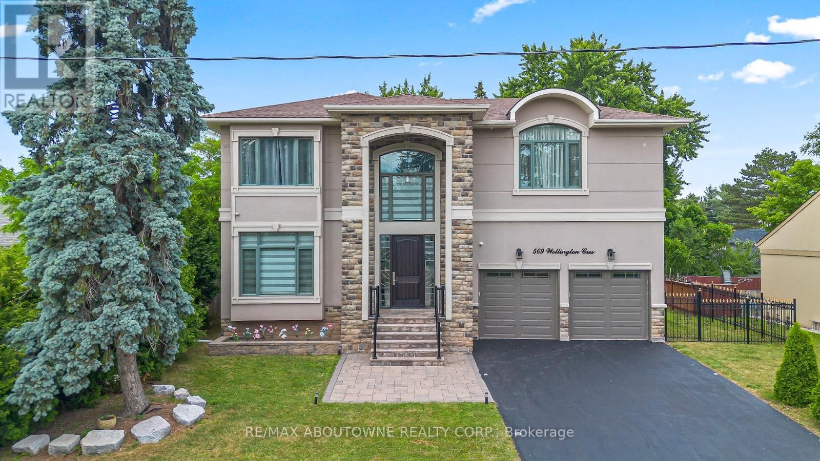 












569 WELLINGTON CRESCENT

,
Oakville (WO West),




Ontario
L6L4X7

