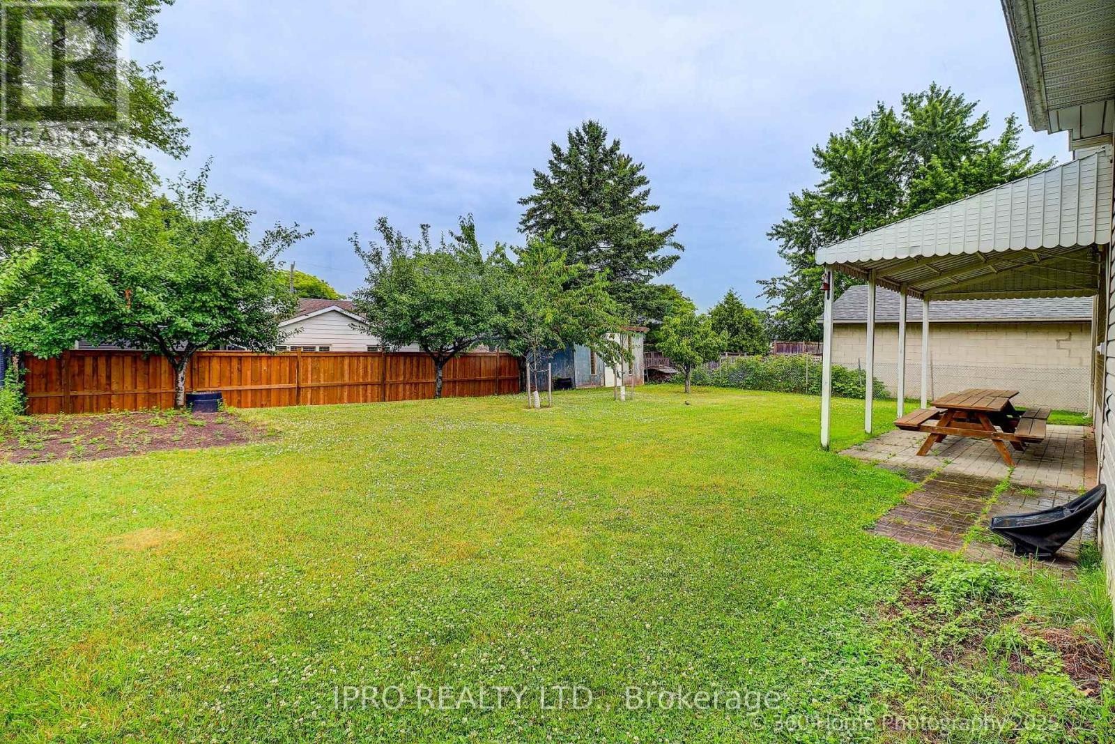 












5543 TURNEY DRIVE

,
Mississauga (Streetsville),




Ontario
L5M1A2


