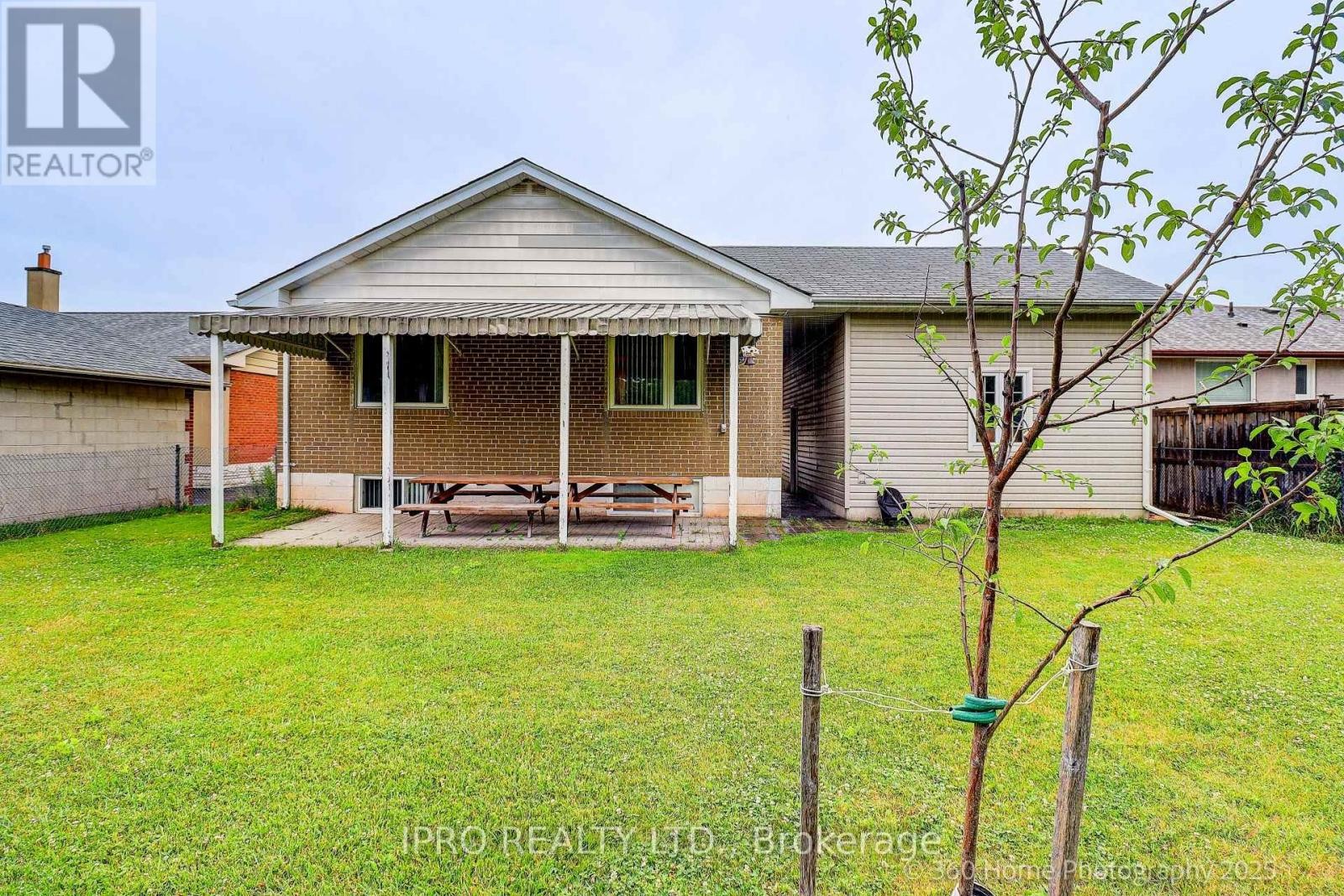 












5543 TURNEY DRIVE

,
Mississauga (Streetsville),




Ontario
L5M1A2

