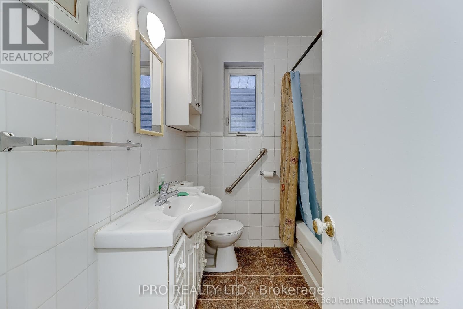 












5543 TURNEY DRIVE

,
Mississauga (Streetsville),




Ontario
L5M1A2

