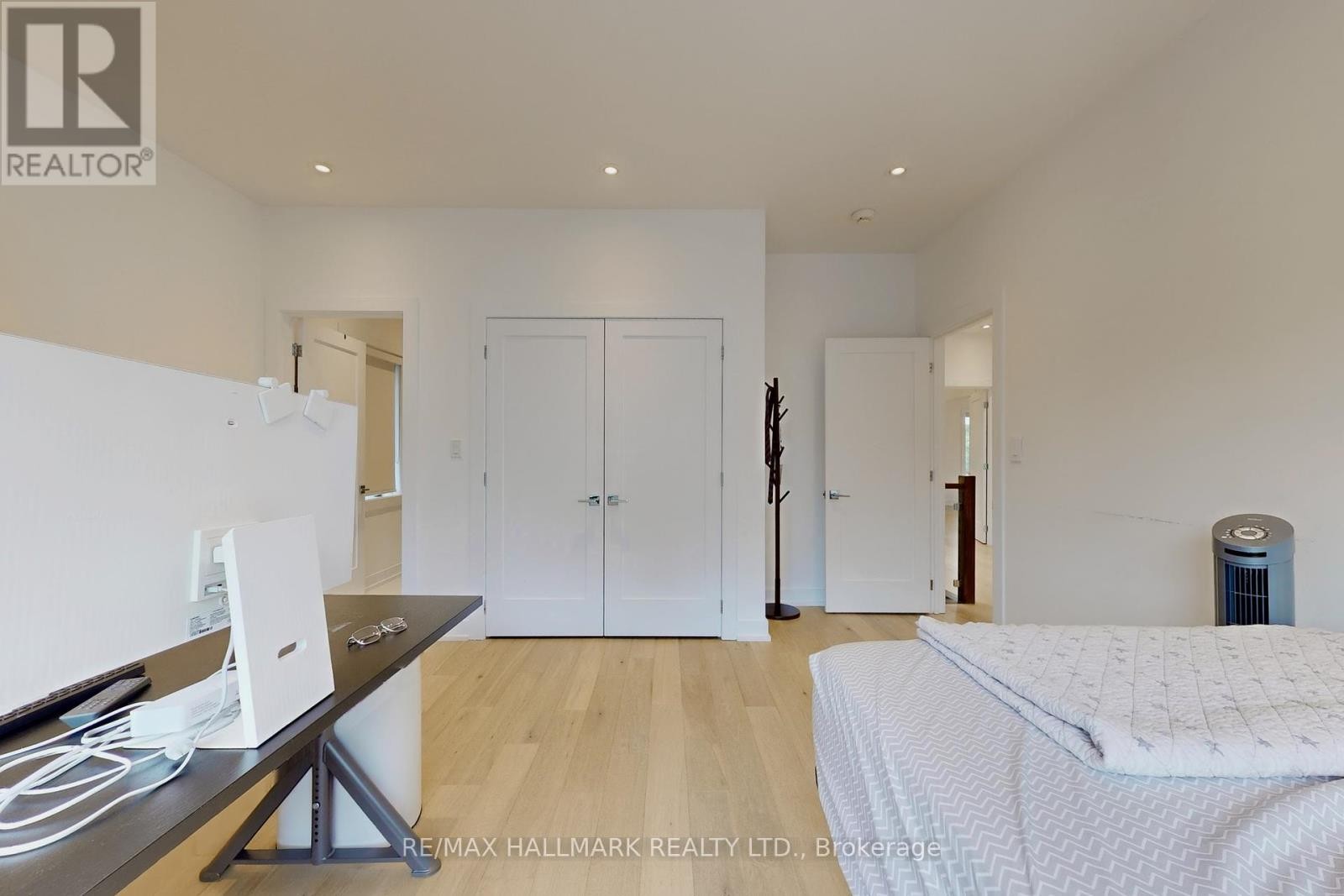












114 LLOYD MANOR ROAD

,
Toronto (Princess-Rosethorn),




Ontario
M9B5J9

