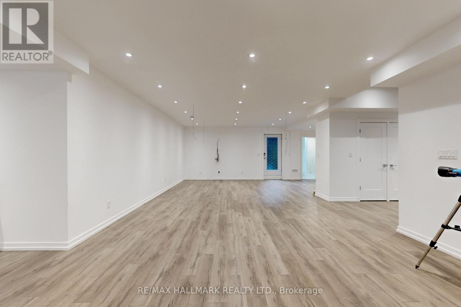 












114 LLOYD MANOR ROAD

,
Toronto (Princess-Rosethorn),




Ontario
M9B5J9

