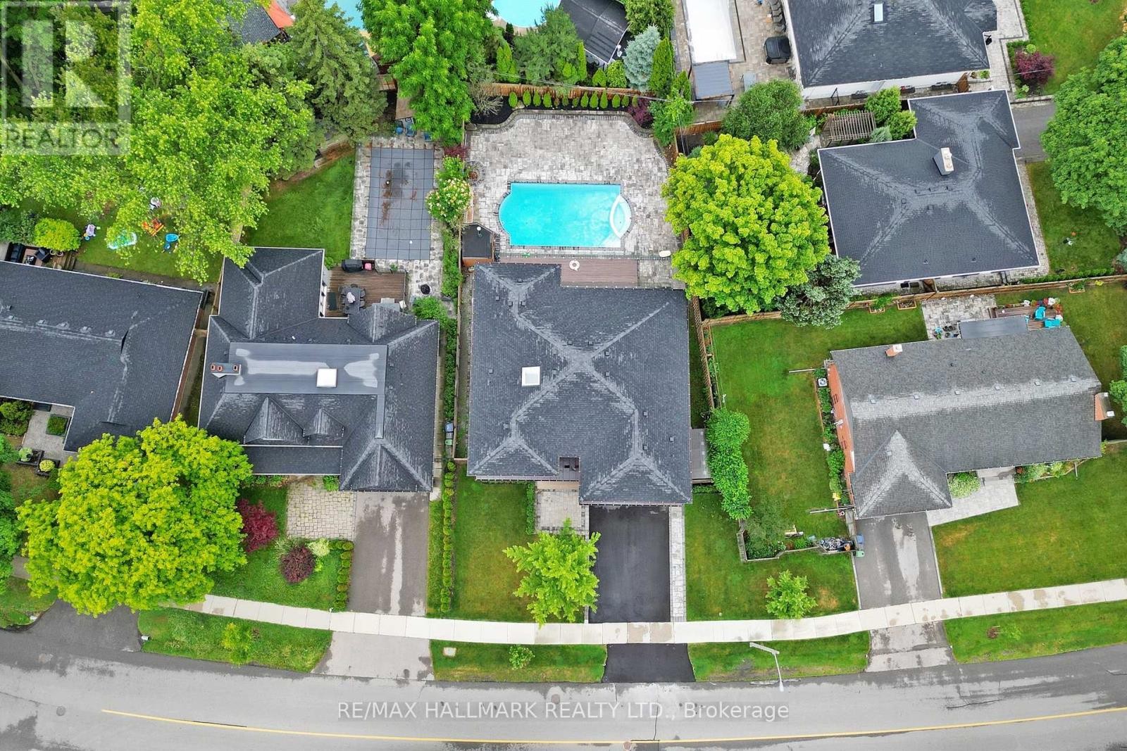 












114 LLOYD MANOR ROAD

,
Toronto (Princess-Rosethorn),




Ontario
M9B5J9

