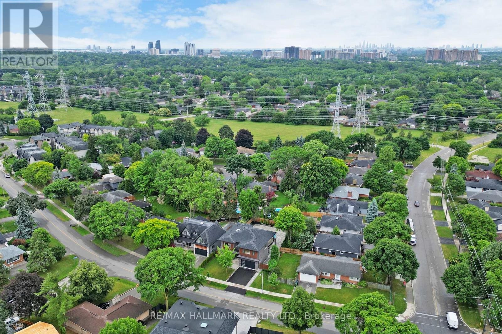 












114 LLOYD MANOR ROAD

,
Toronto (Princess-Rosethorn),




Ontario
M9B5J9


