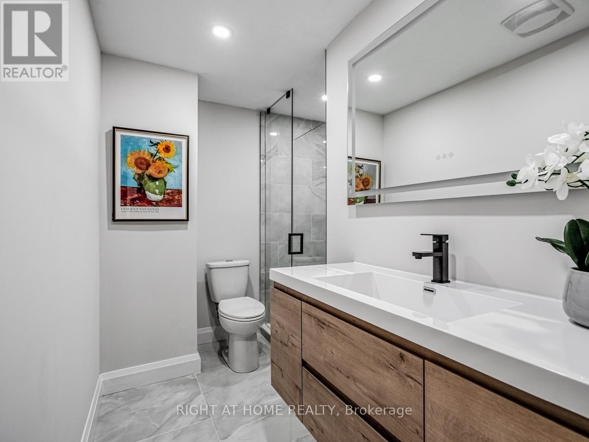 












2273 MUNN'S AVENUE

,
Oakville (RO River Oaks),




Ontario
L6H3M4

