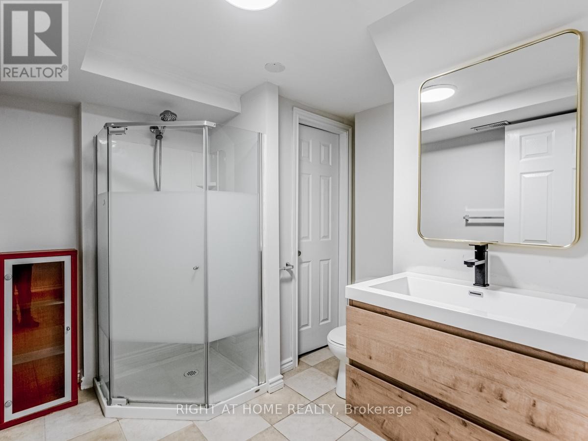 












2273 MUNN'S AVENUE

,
Oakville (RO River Oaks),




Ontario
L6H3M4

