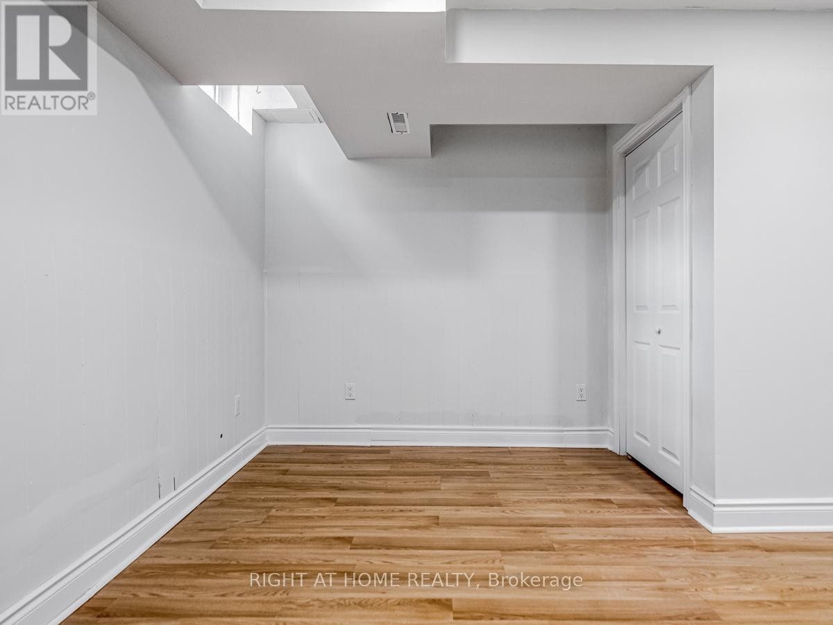 












2273 MUNN'S AVENUE

,
Oakville (RO River Oaks),




Ontario
L6H3M4


