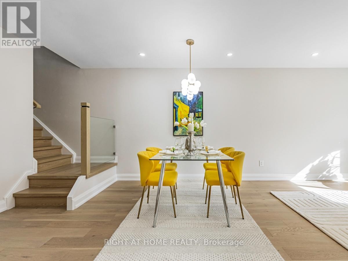 












2273 MUNN'S AVENUE

,
Oakville (RO River Oaks),




Ontario
L6H3M4


