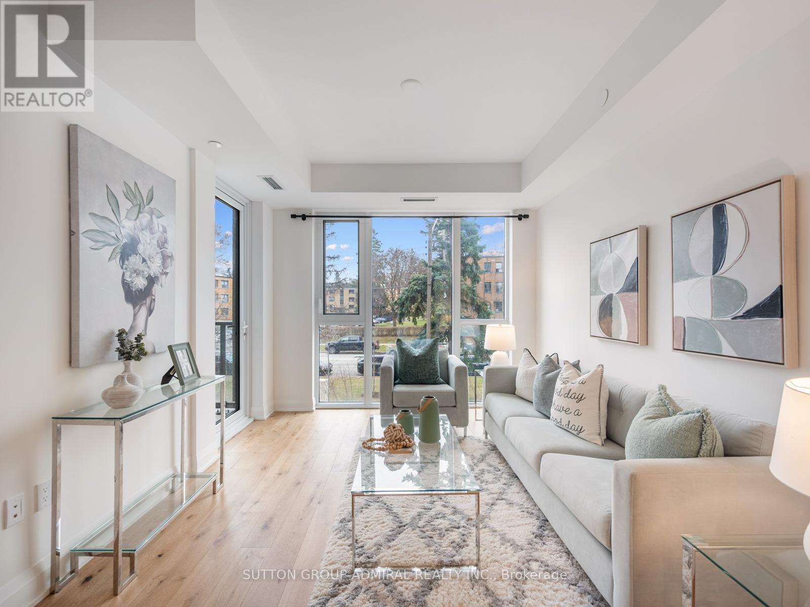 












218 - 293 THE KINGSWAY

,
Toronto (Edenbridge-Humber Valley),




Ontario
M9A0E8

