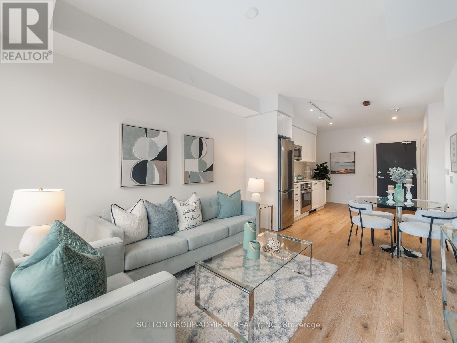 












218 - 293 THE KINGSWAY

,
Toronto (Edenbridge-Humber Valley),




Ontario
M9A0E8

