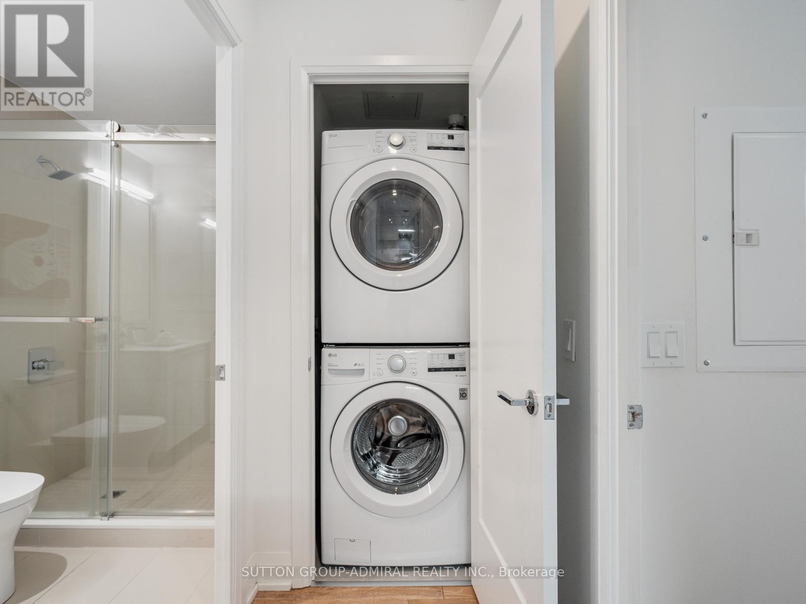 












218 - 293 THE KINGSWAY

,
Toronto (Edenbridge-Humber Valley),




Ontario
M9A0E8

