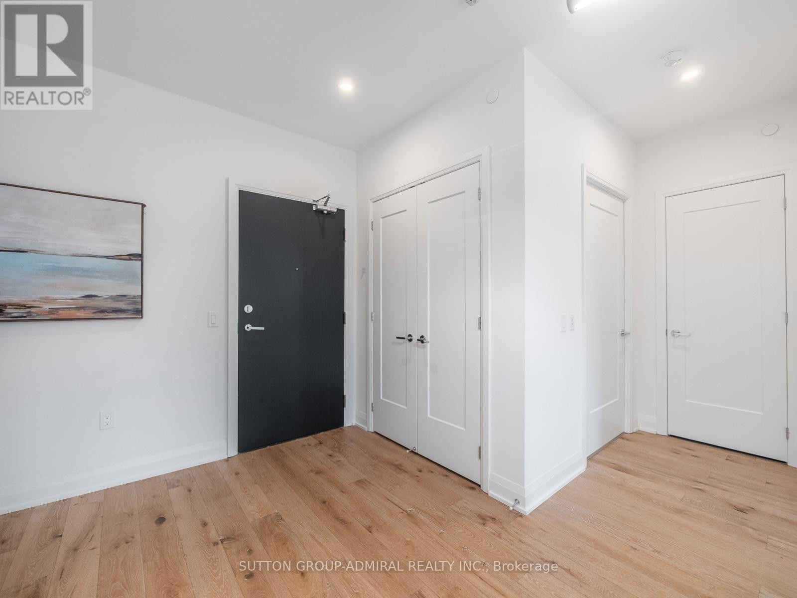 












218 - 293 THE KINGSWAY

,
Toronto (Edenbridge-Humber Valley),




Ontario
M9A0E8

