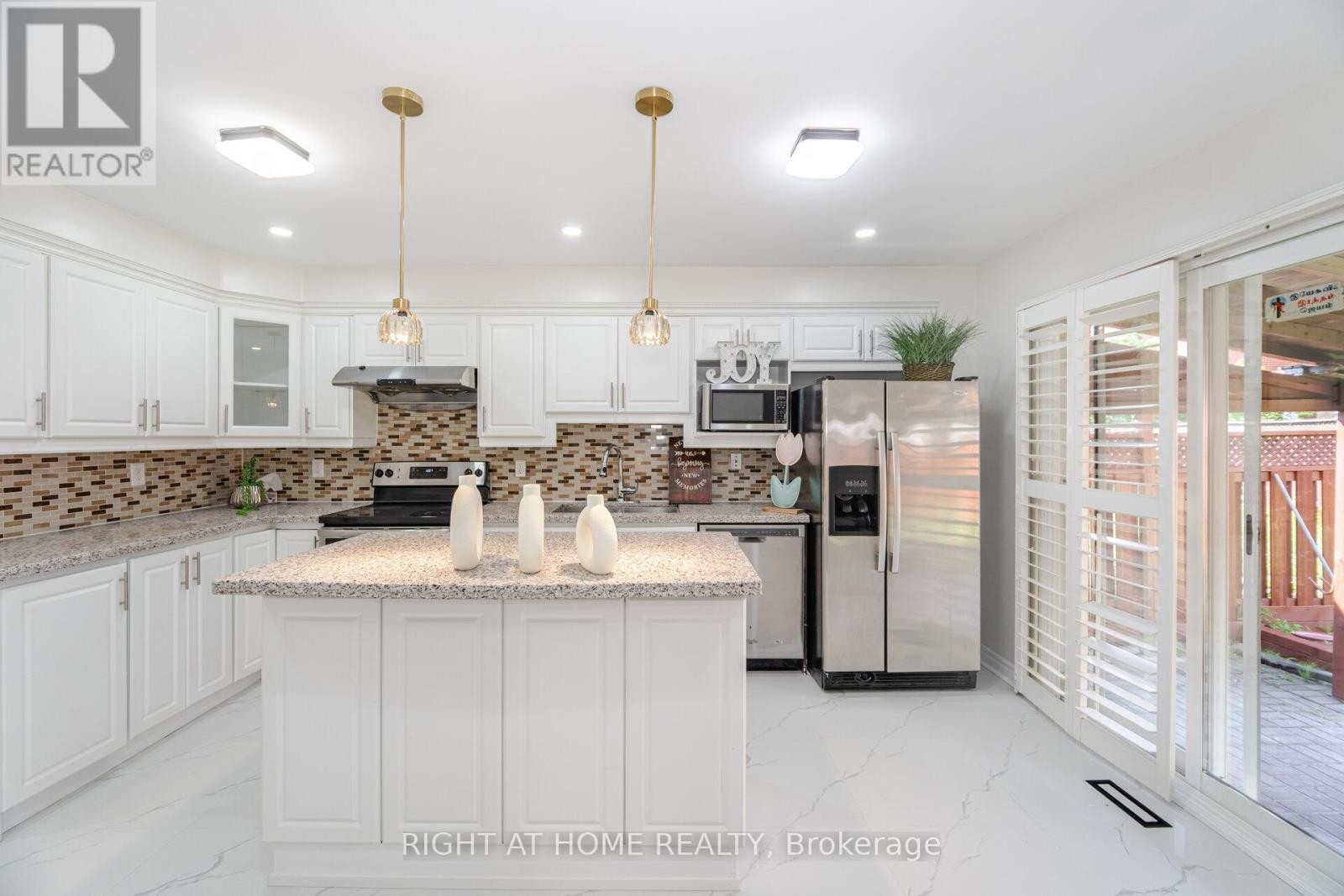 












4793 ROSEBUSH ROAD

,
Mississauga (East Credit),




Ontario
L5M5N2

