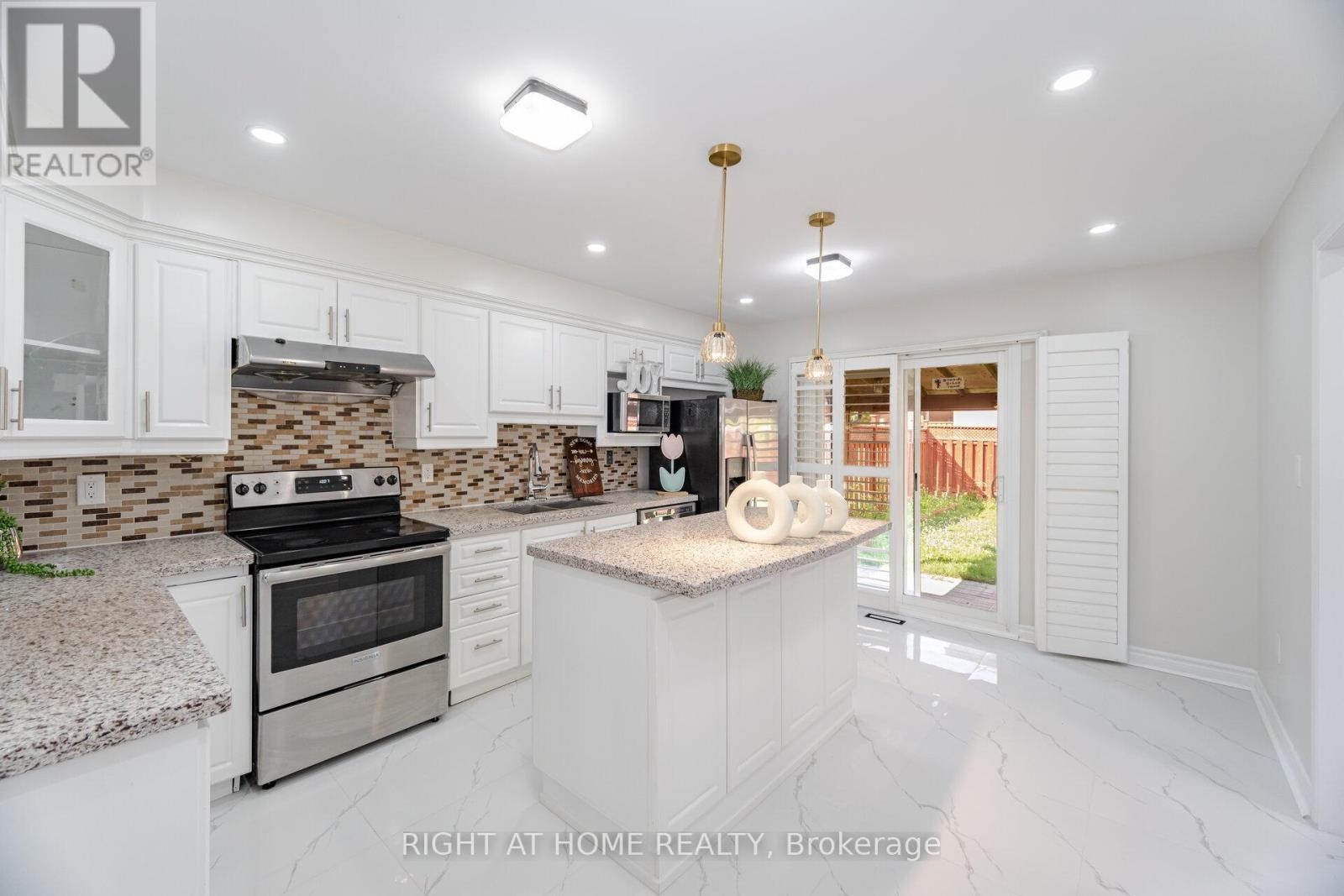 












4793 ROSEBUSH ROAD

,
Mississauga (East Credit),




Ontario
L5M5N2

