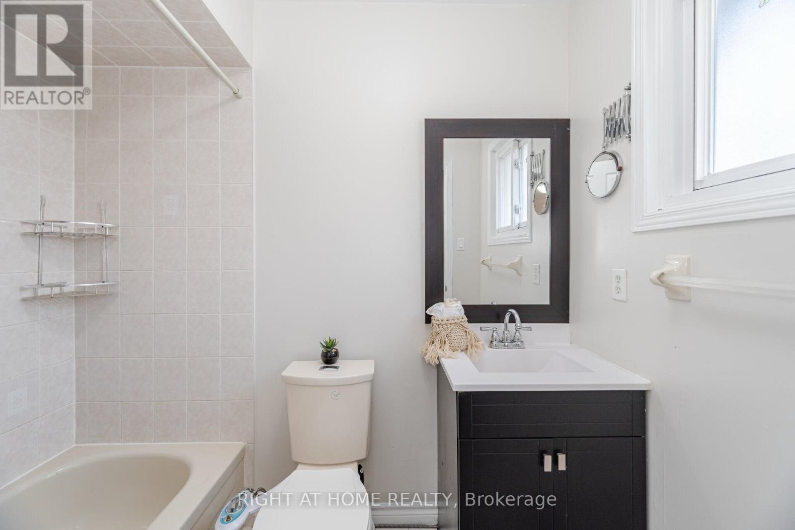 












4793 ROSEBUSH ROAD

,
Mississauga (East Credit),




Ontario
L5M5N2

