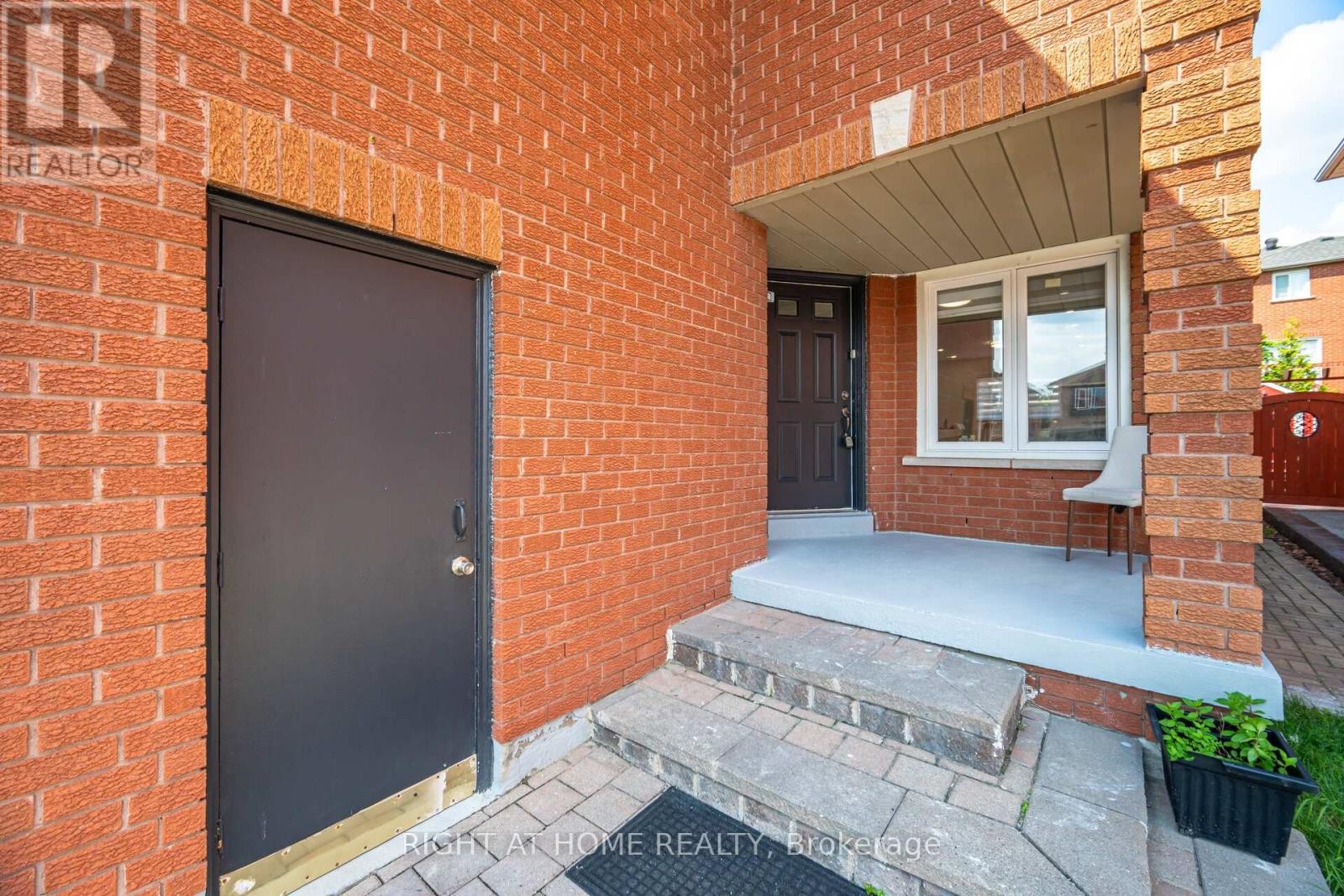 












4793 ROSEBUSH ROAD

,
Mississauga (East Credit),




Ontario
L5M5N2

